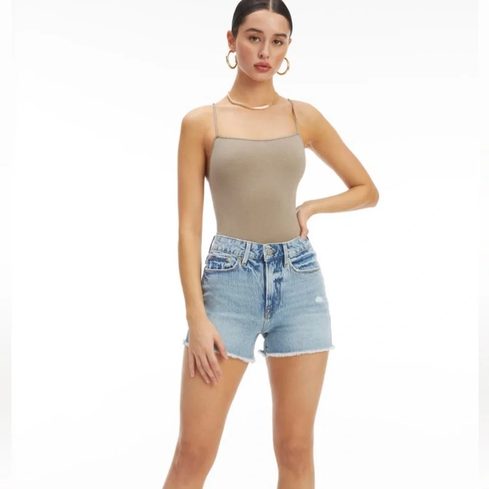 NWT Good American The Cut Off High Waist Denim Shorts